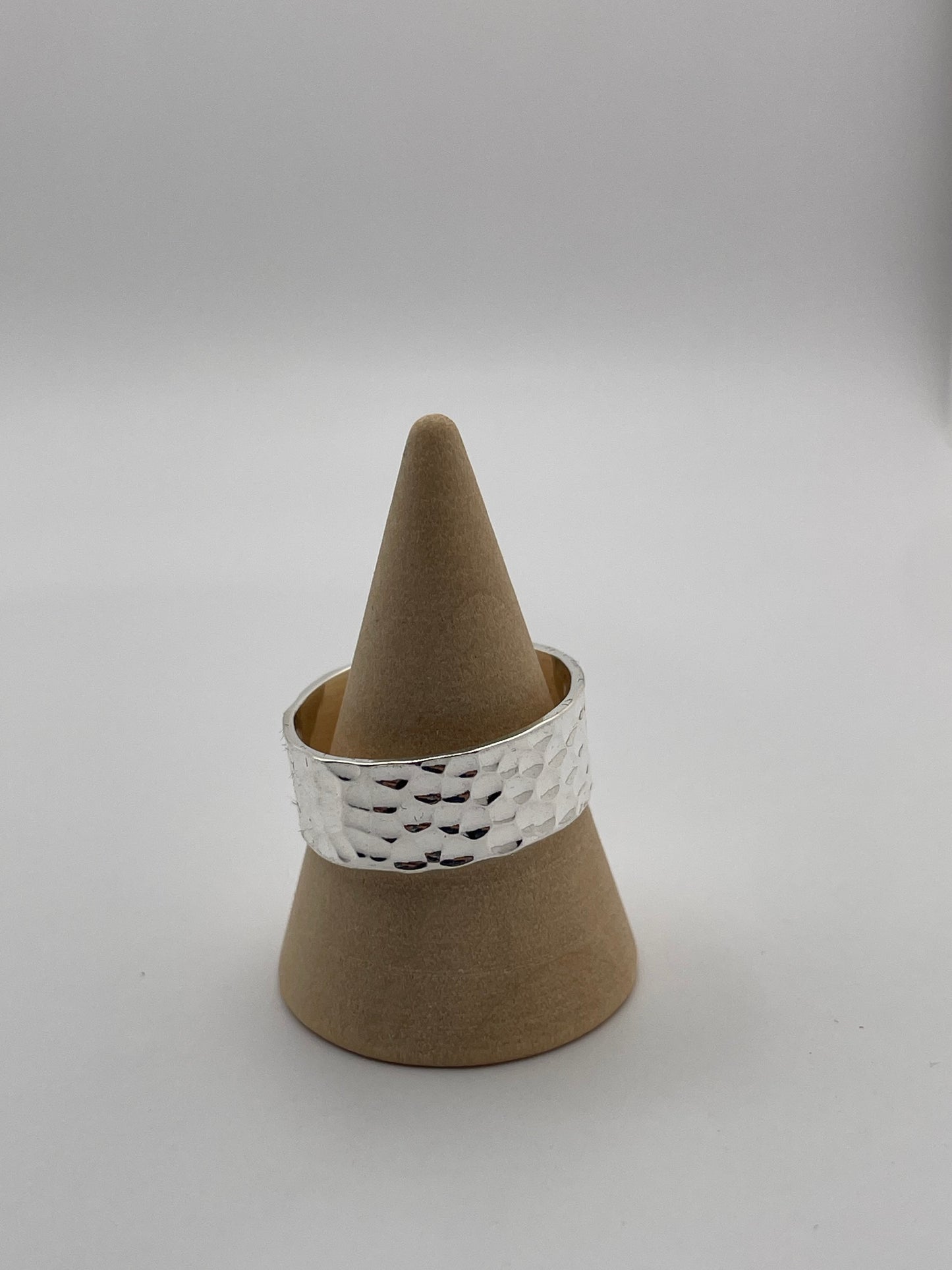 Anillo texturado