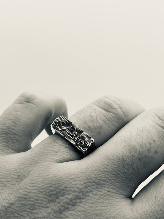 Anillo de sello macizo texturado