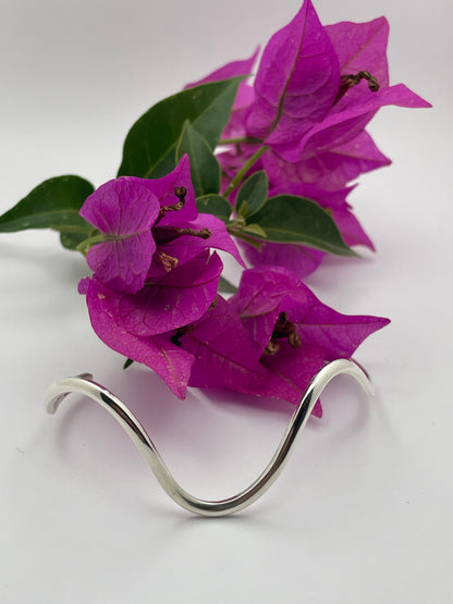 Pulsera ondas abierta