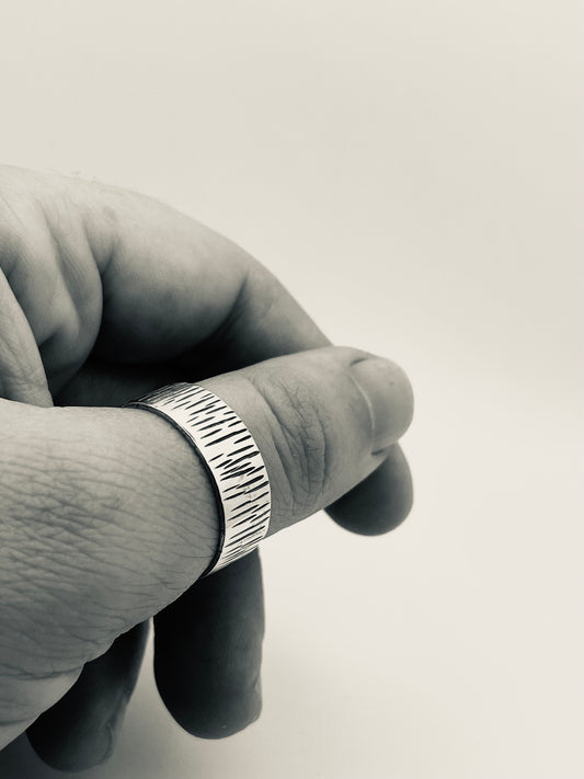 Anillo texturado