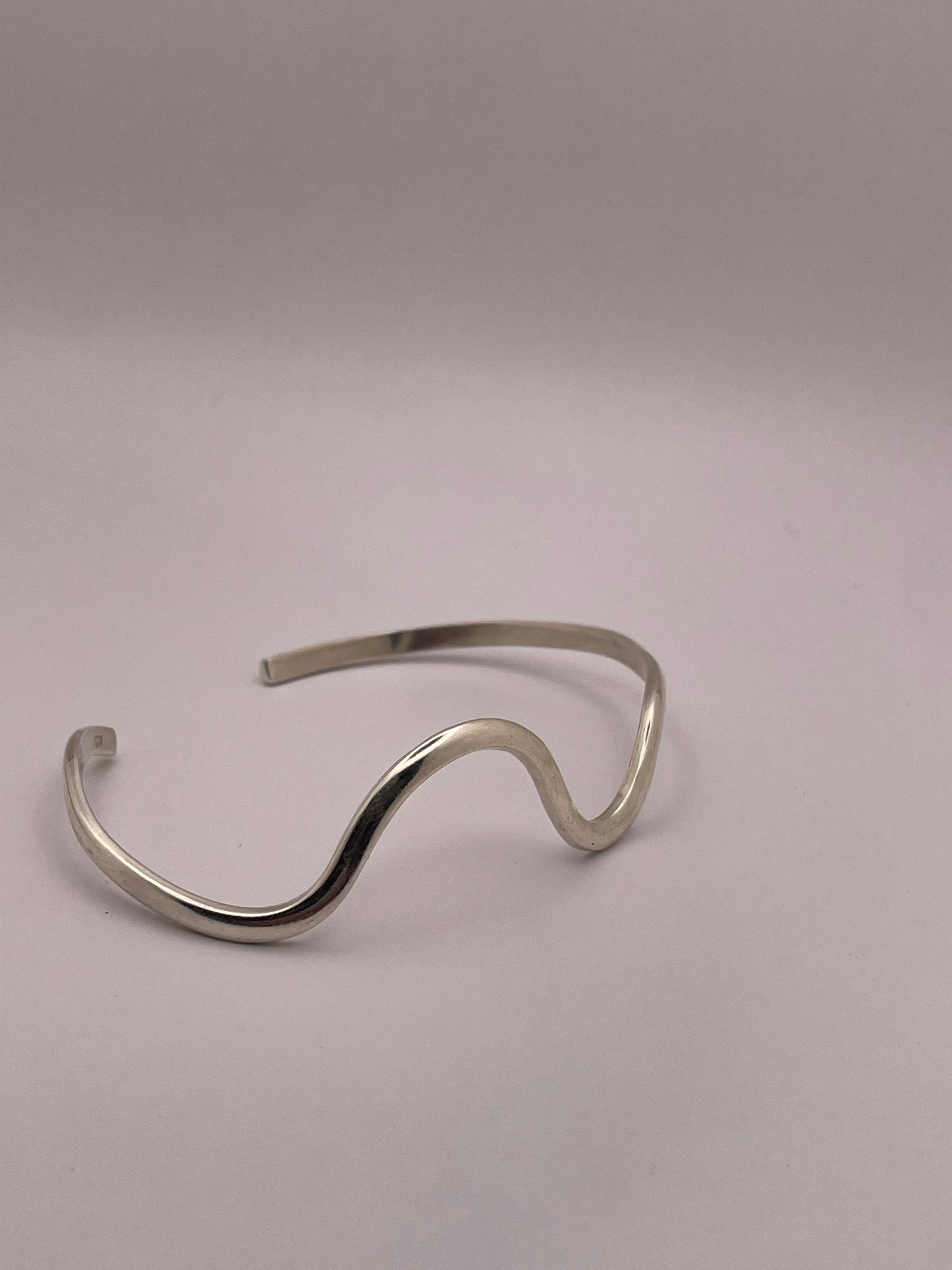Pulsera ondas abierta
