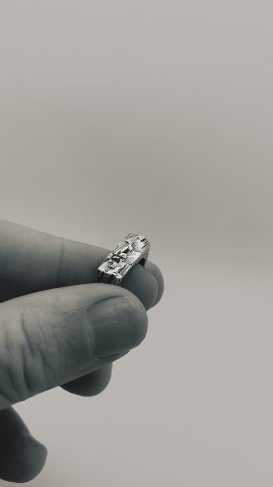Anillo de sello macizo texturado